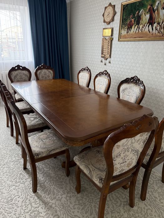 Стол со стульями