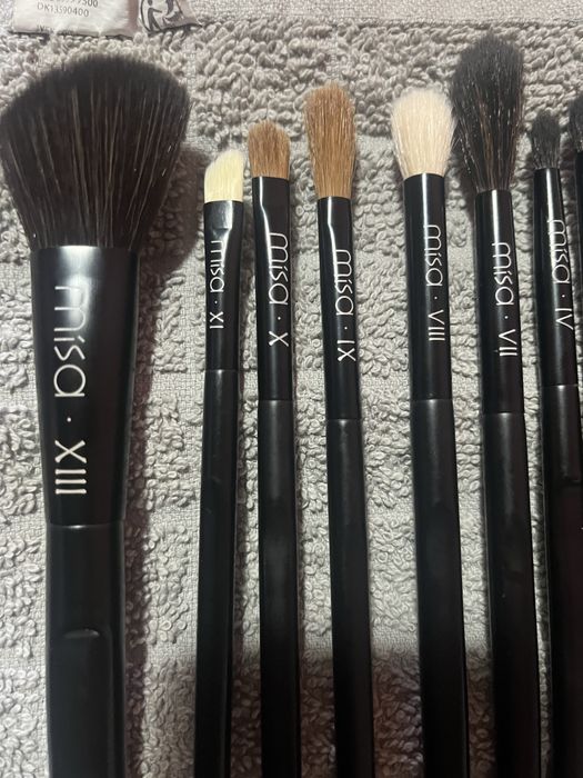 Set pensule profesionale makeup Misa by Iuliana Sandu – 10 bucăți