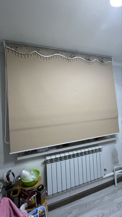 Шторы - роллы в хорошем состоянии