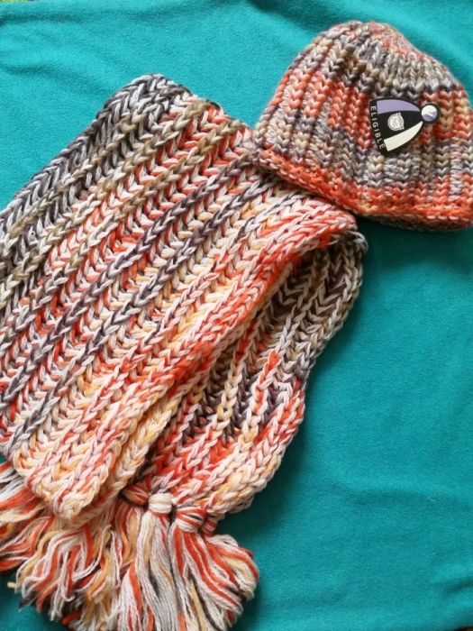 Set caciula cu fular