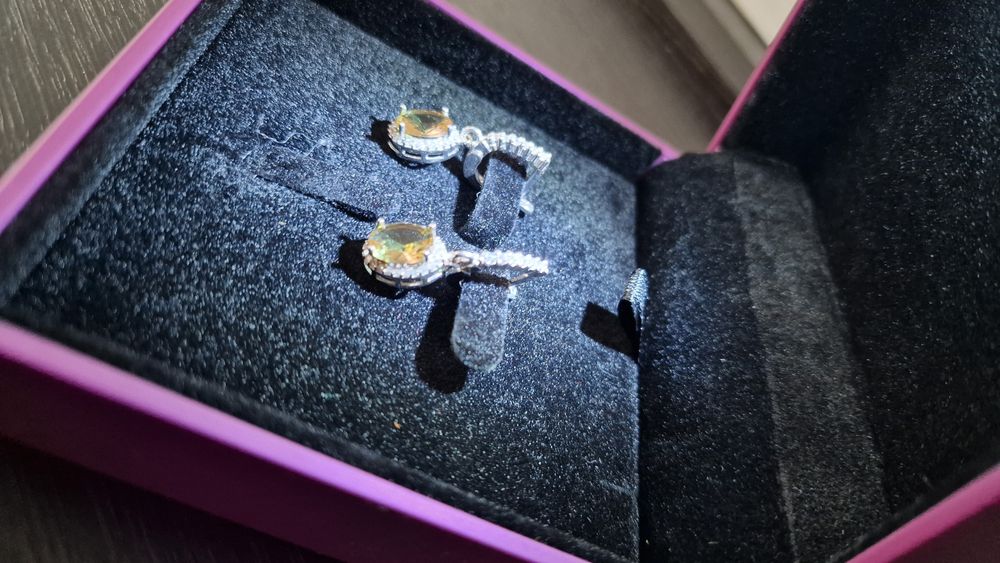 Серьги серебряные с камнем султанит