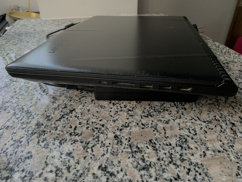 Laptop Gaming LENOVO Legion Y520 15.6” FHD IntelCore i5 GeForce 4GB