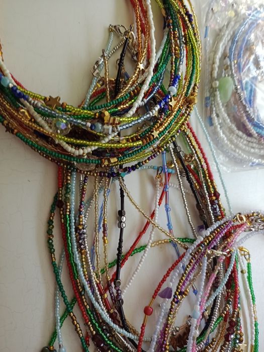 Продам чокеры из бисера новые