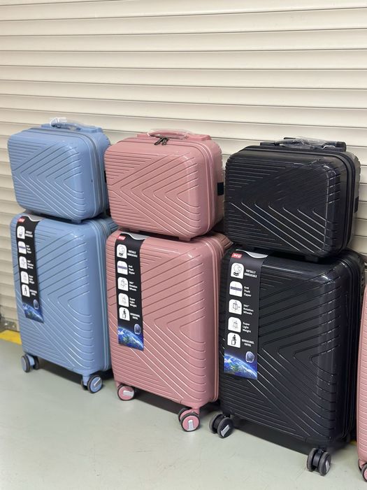 Пластиковые, гелевые, тканевые чемоданы