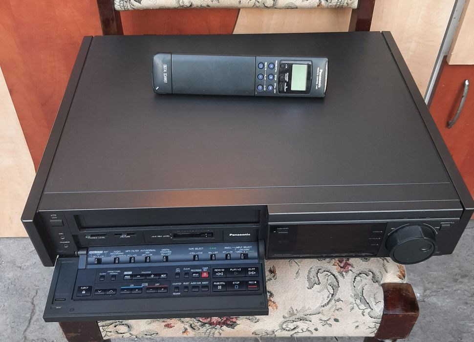 Vând videorecorder panasonic stereo nv-fs100 în stare bună impecabil