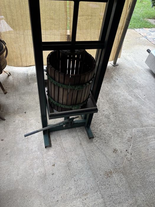 Presă struguri hidraulică