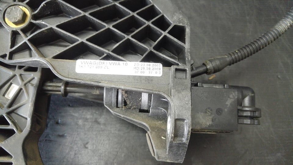 Pedala ambreiaj 1.6 benz seat leon 1p 1k1721059dl