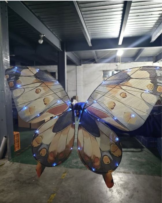 Летающий бабочка