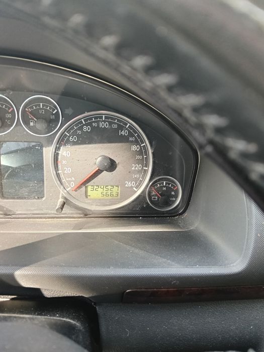 Vand Seat Alhambra cu 7locur din 2003 primul proprietar!
preti 2500€ negociabil mai multe detalii pe nr de telefon 0771 488 944