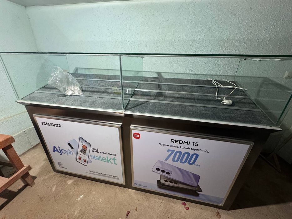 Telefon vitrina paslarida 2 ta polka bor