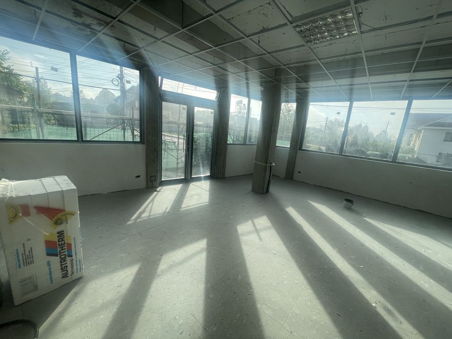 Inchiriez spatiu comercial
