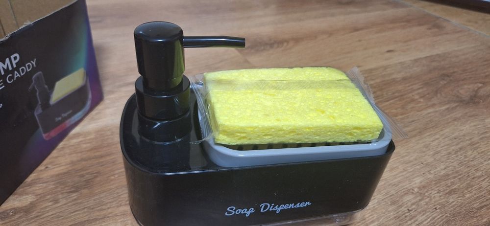 Dozator de  bucătărie cu burete nou