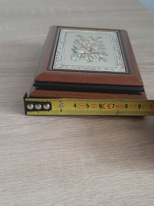 Casetă/ cutie  bijuterii vintage din lemn cu aplicație din ARGINT 925,