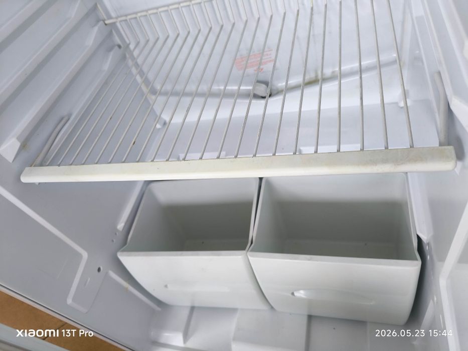 Хладилник с фризер Indesit 150x53x55