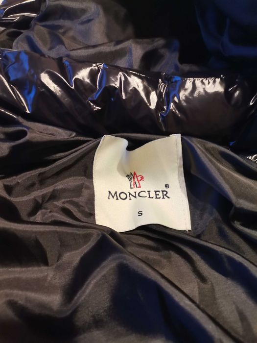 Moncler яке S размер