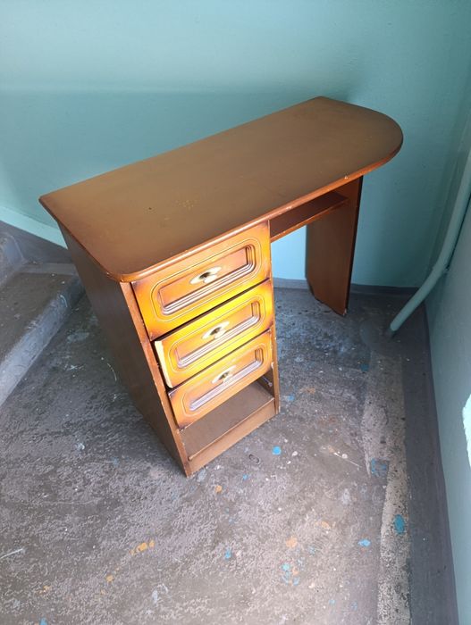 Тумбочка требует внимание