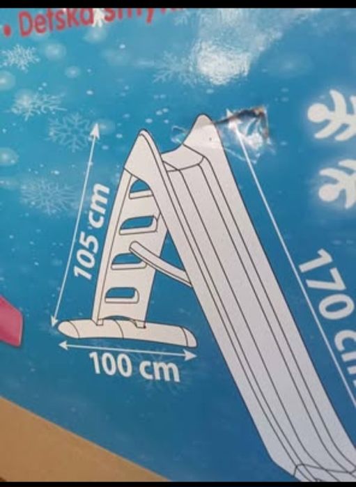 Topogan ideal loc de joacā pentru copii.