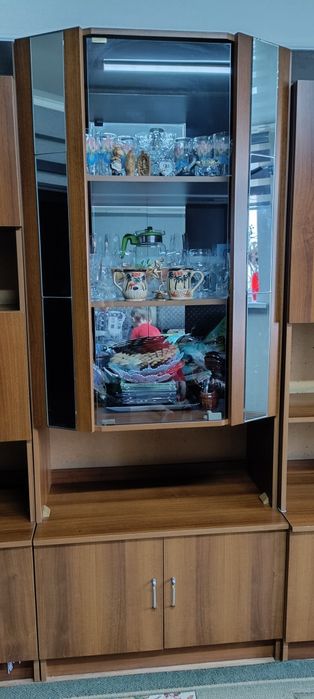 Горка  стенка сервант шкаф в гостиную