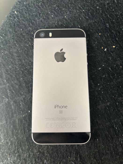 Iphone SE перфектен пълен комплект