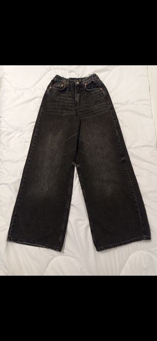 Blugi D99 de la Stradivarius