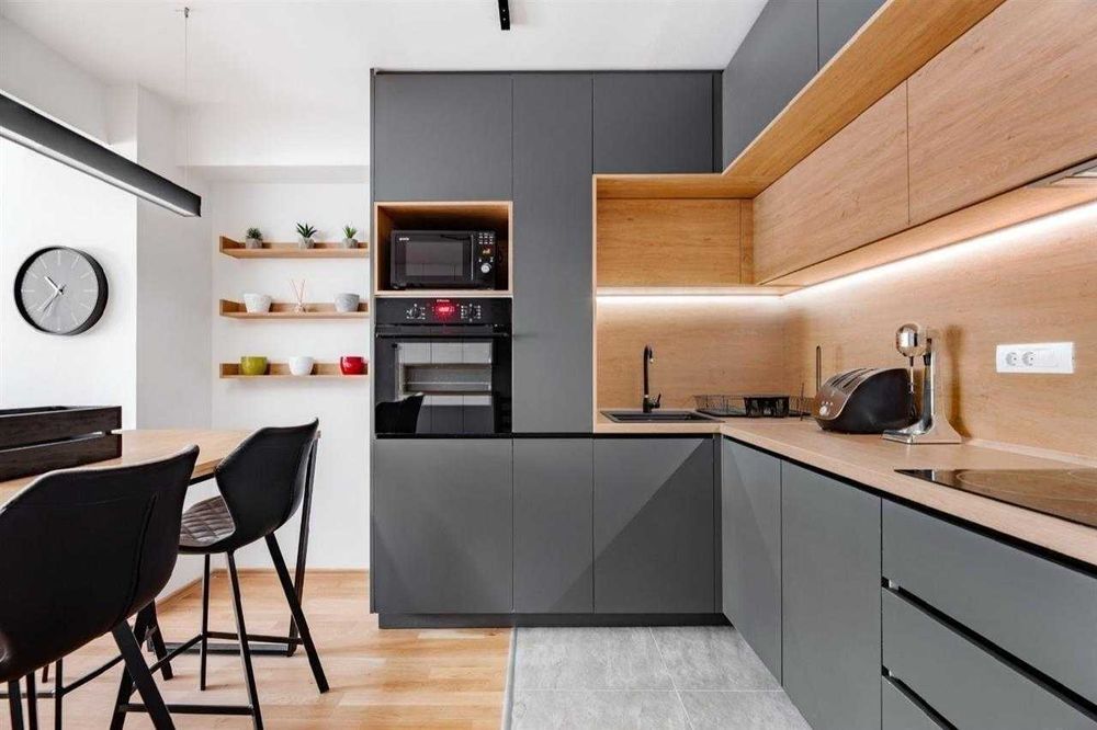 Дава се под наем Двустаен апартамент в Бургас, Център - 60 кв.м за 255 € - Снимка #1