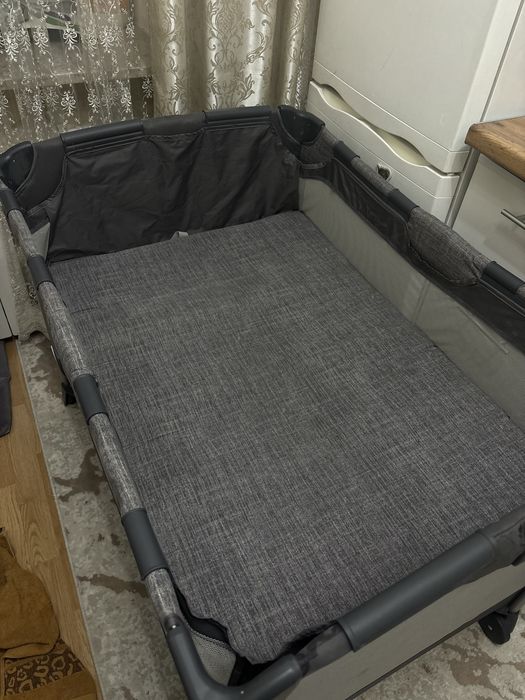 Продам кроватку манеж joie