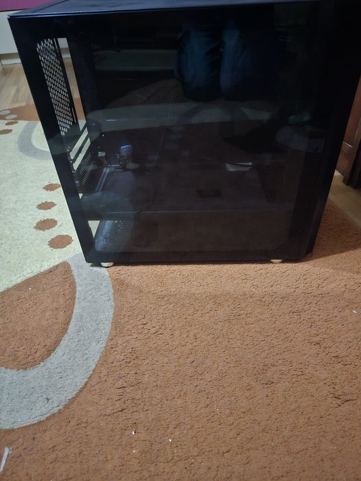Vând carcasa pc cu 2 coolere