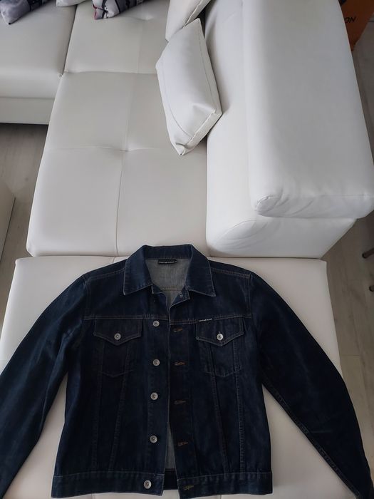 vând Geaca blugi DKNY  în stare perfecta,produs de calitate, măr.M