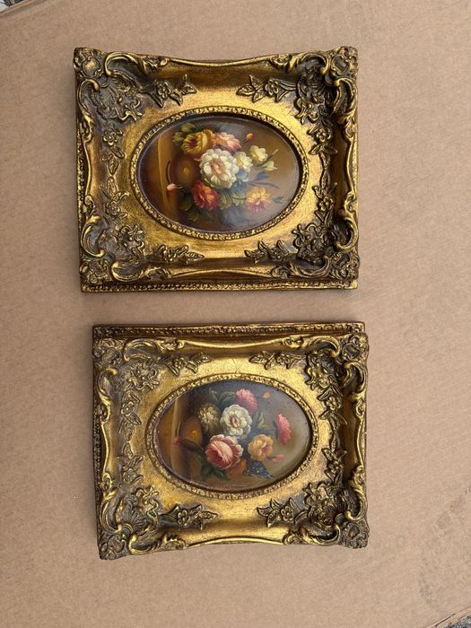 .Tablou,pictura in ulei  pe lemn(pereche)- oval convex,vaza cu flori