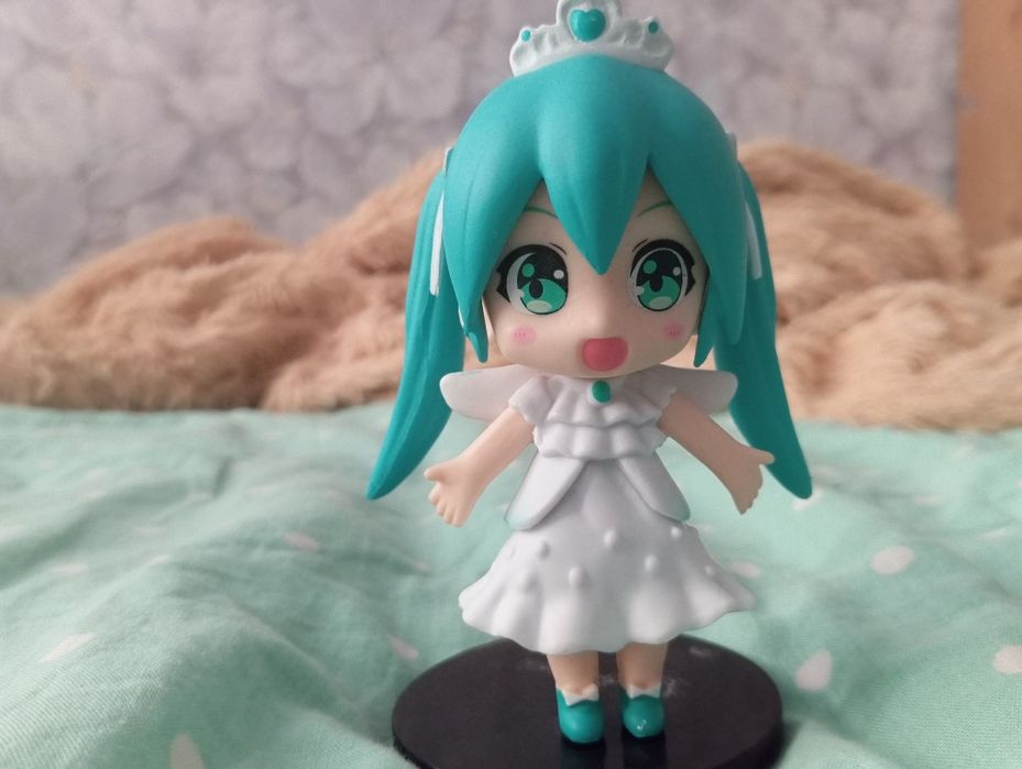 Фигурка хацуне мику, новая