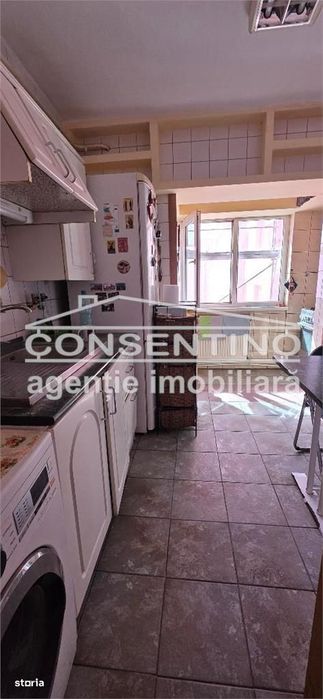 Se vinde imobil cu 4 camere, pe Unirii Sud , liber , cu 3 balcoane