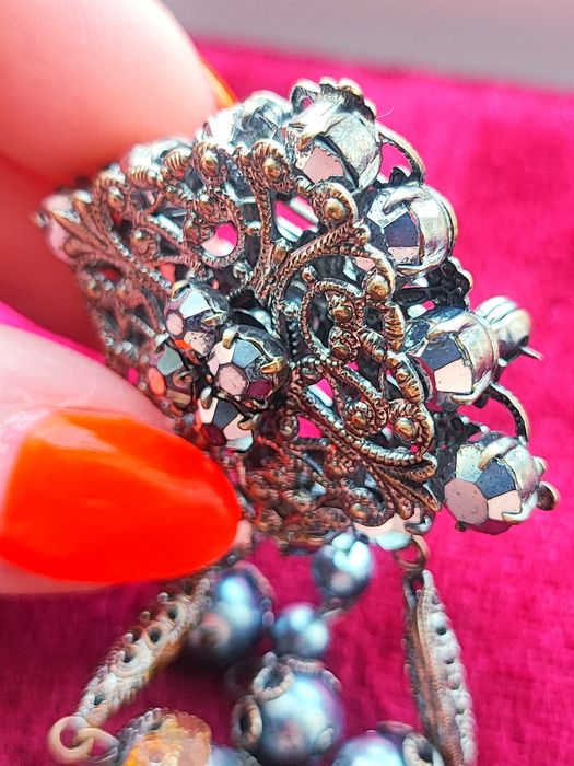 Винтажная брошь крупная под серебро.