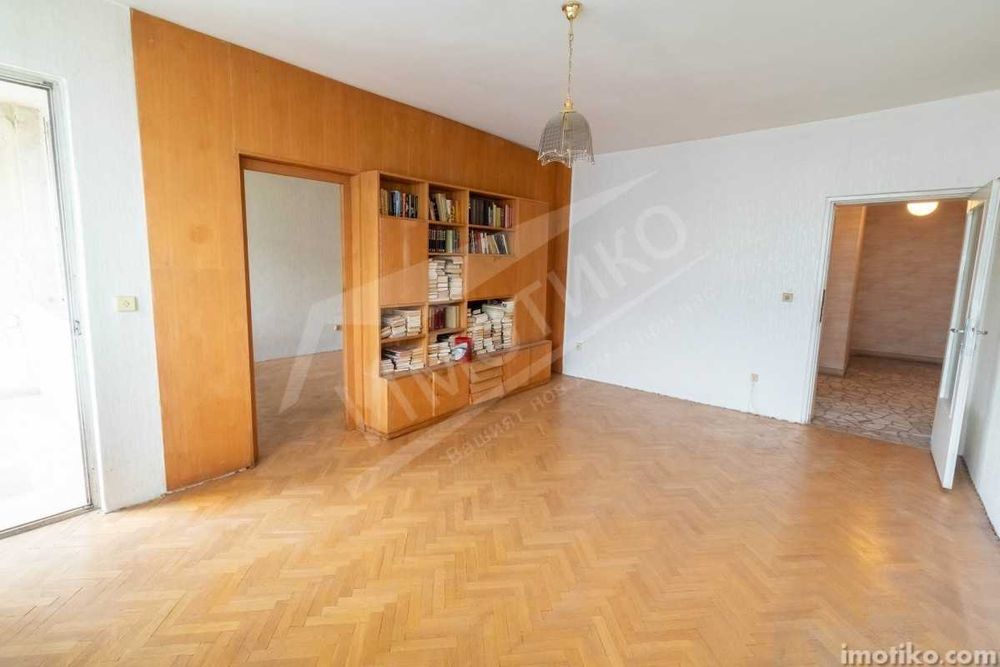 Продава се Тристаен апартамент в София, Изгрев - 83 кв.м за 1841 €/кв.м - Снимка #1