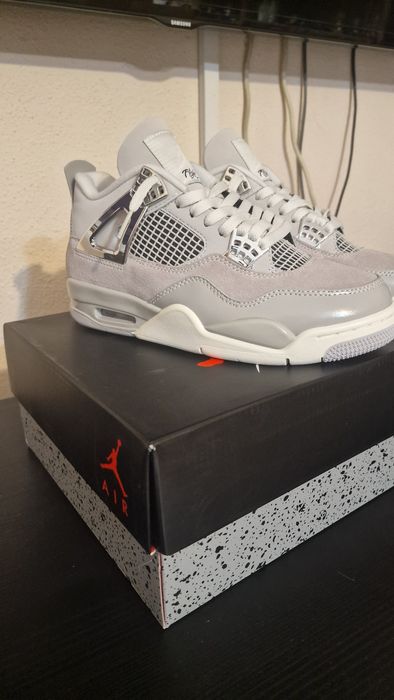 Air Jordan 4 Frozen Moments