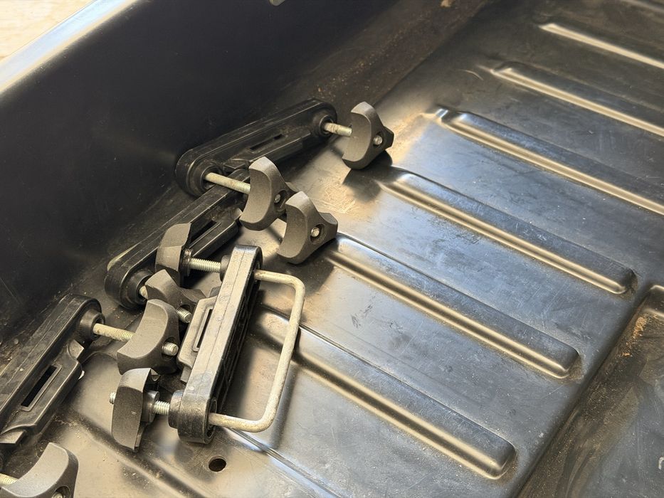 Продавам автобокс 250 литра