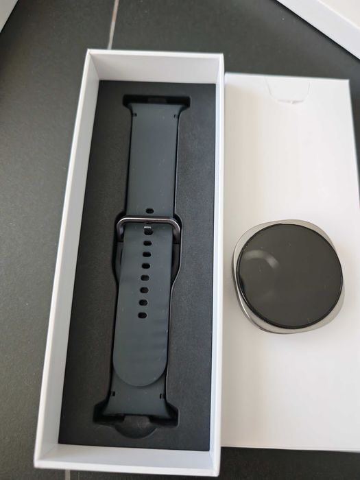 Часовник Samsung galaxy watch 8 44mm подарък към часовника чисто нова каишка.