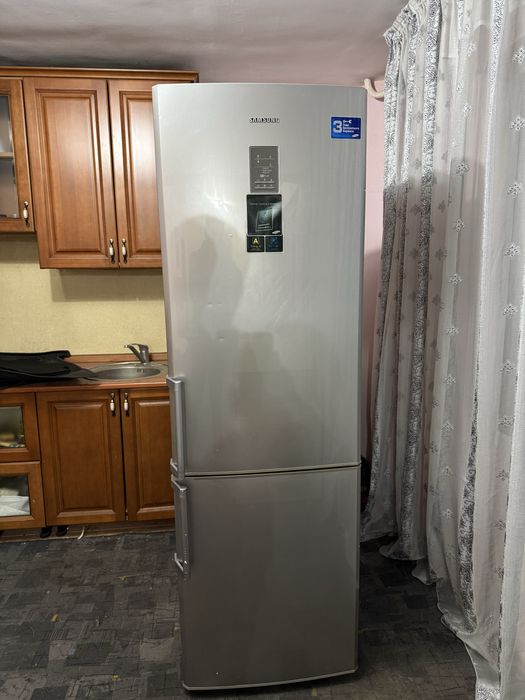 Холодильник SAMSUNG