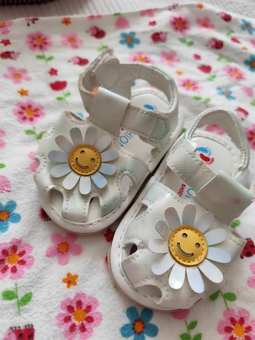 Продам обувь на девочку