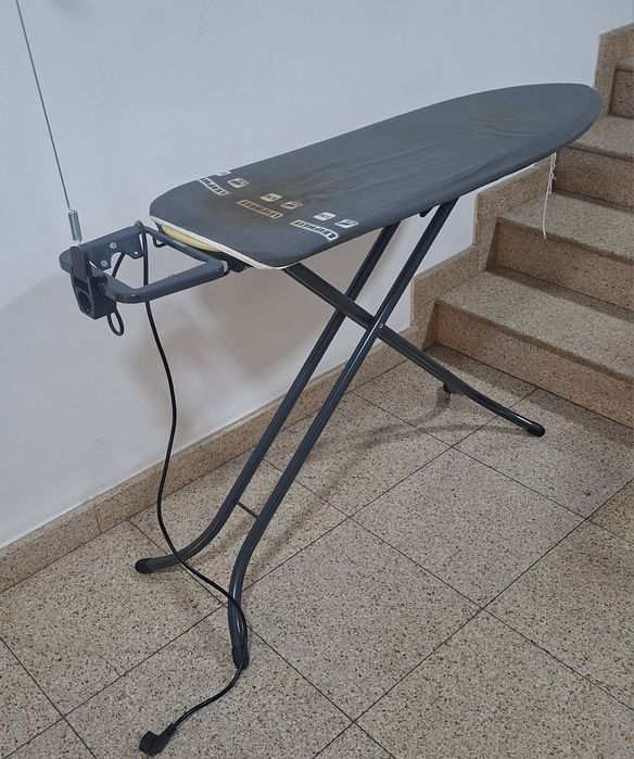 Masă de călcat si stație cu aburi ambele 400lei