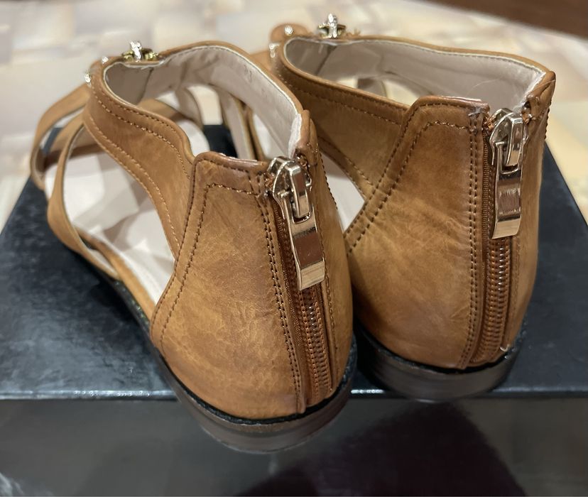 Продам кож.сандалии