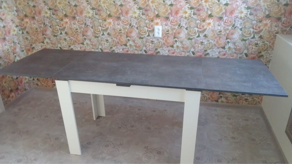 Продам стол кухонный