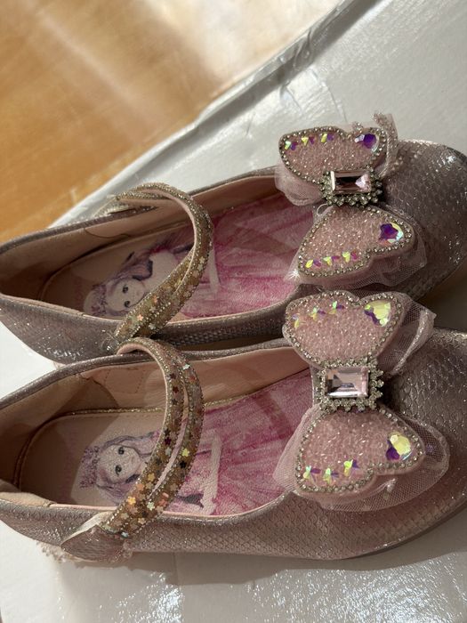 Продам детские туфли