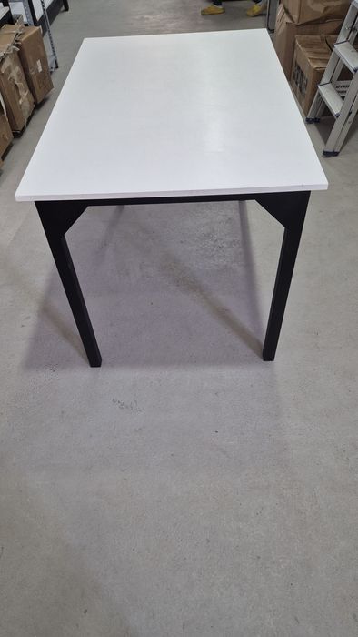 Стол. Обеденный стол, офисный стол.