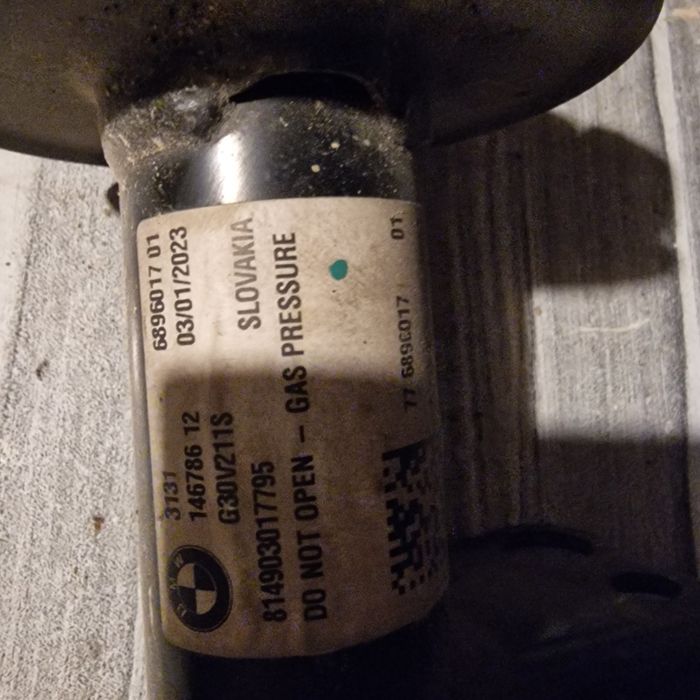 BMW 5  G30 LCI  амортисьор