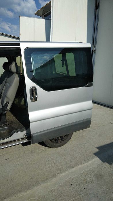 Usi Stanga/Dreapta laterale Renault Trafic 2010