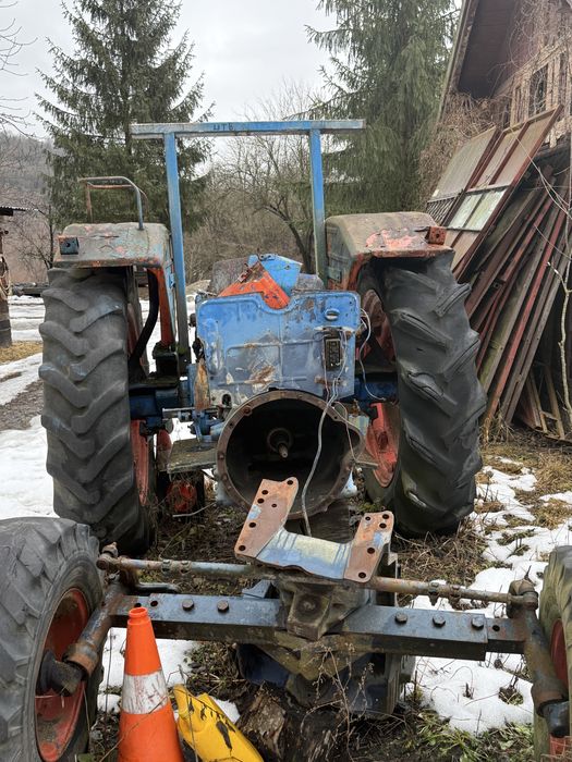 De vanzare transmisie tractor plus punte față same leone