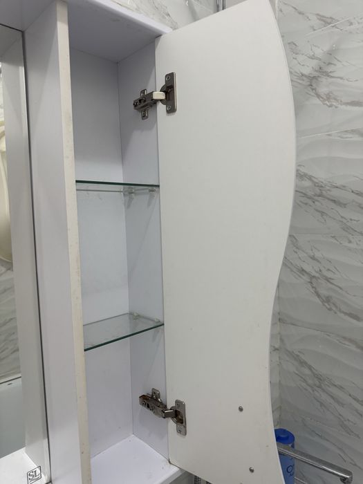 Продам зеркало, унитаз и раковину