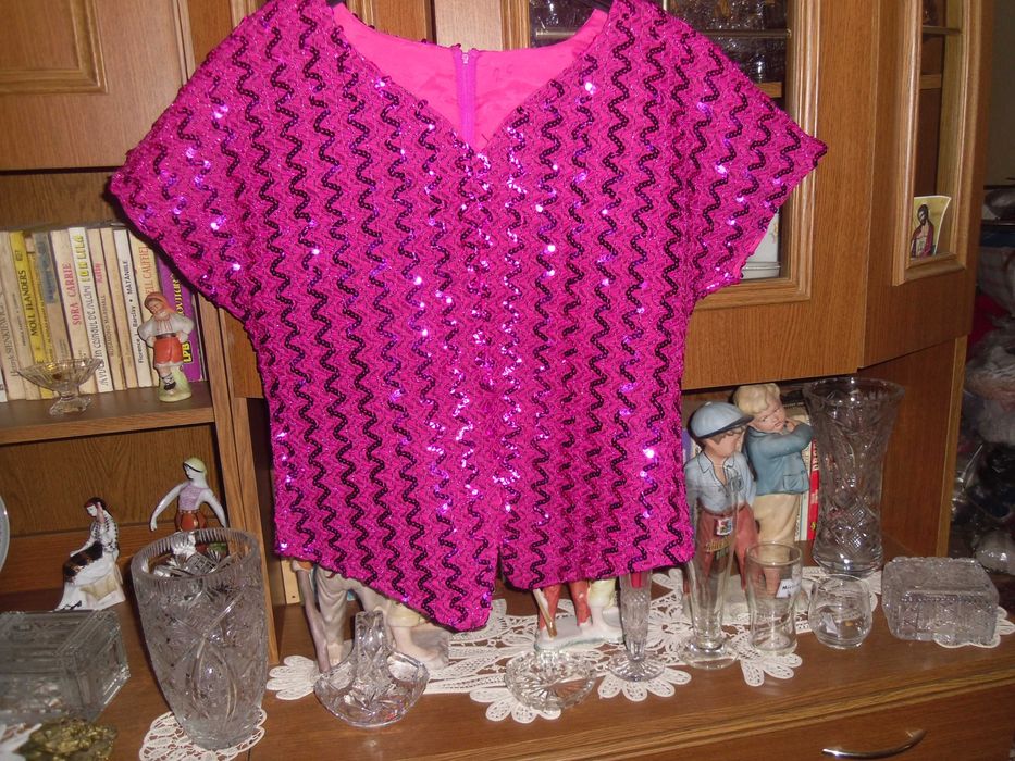 set 2 piese cu paiete ,fusta si bluza