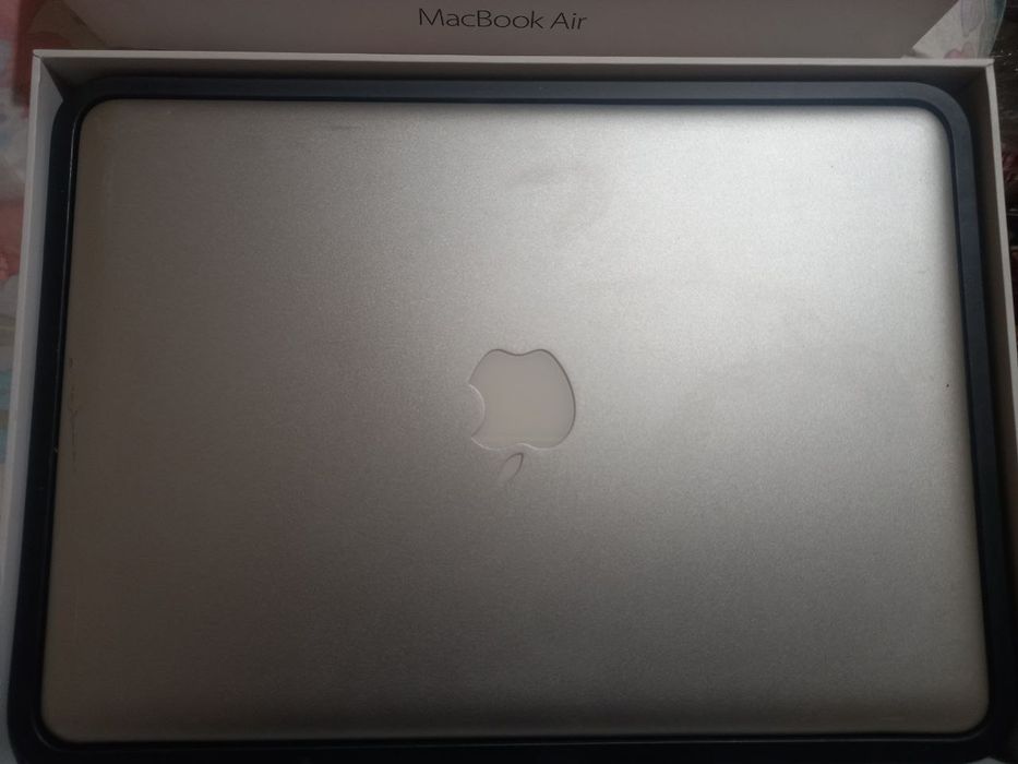 Macbook Air  srochna aotiladi