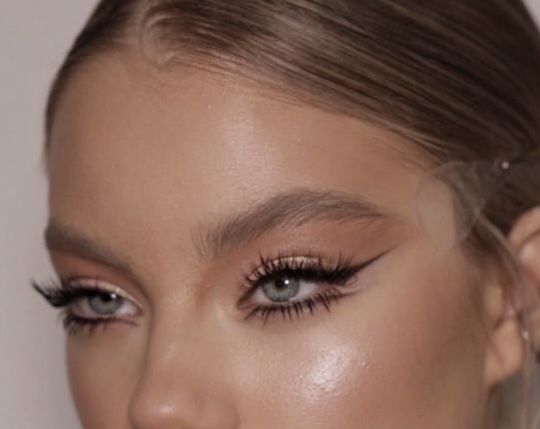 Make-up & Sprâncene Perfecte – Deplasare la locație